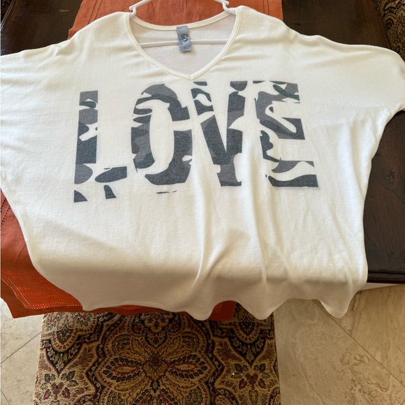 Like New! Go Couture LOVE top. Size large. - Picture 4 of 5